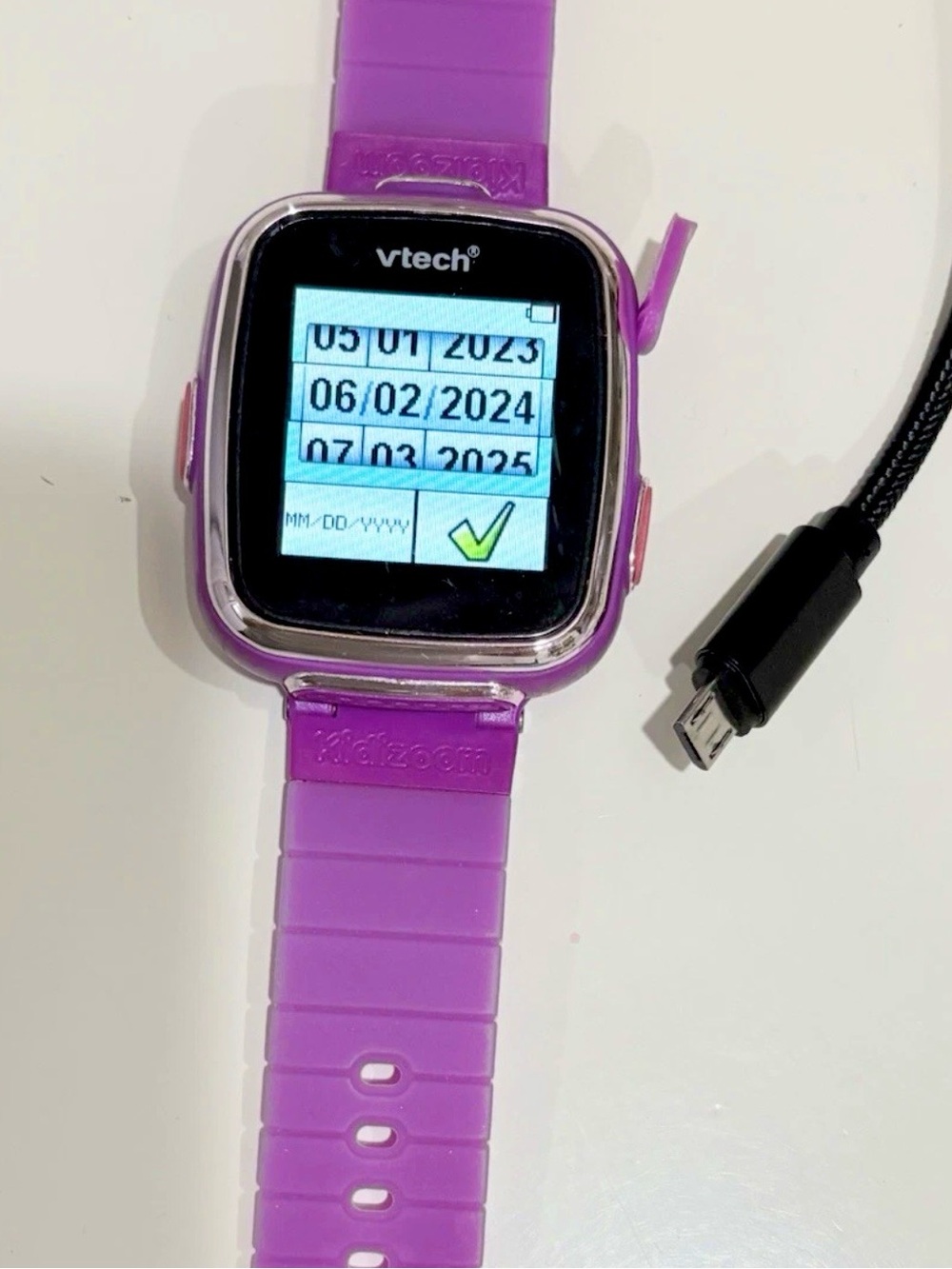 VTech Kidizoom Smartwatch, Purple Silicone Band, 40mm,
Touch Screen Needs USB